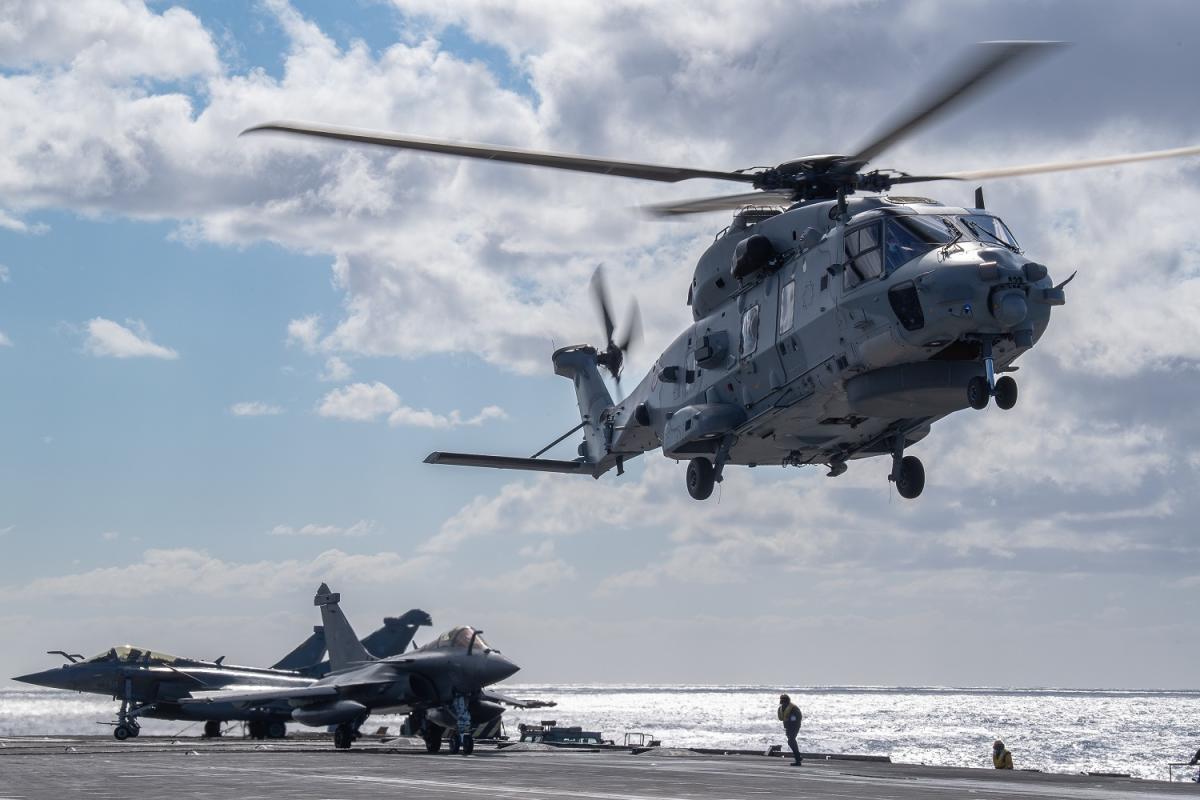  ANTARES - Le groupe aérien embarqué s’entraîne au combat recovery en frange littorale