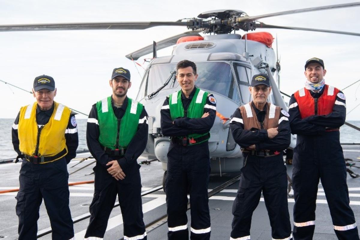  Des blessés à la rencontre des marins, des marins à la rencontre de blessés