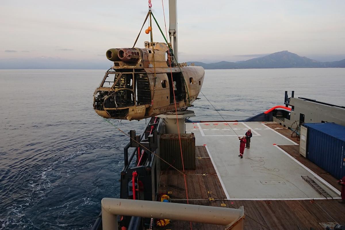  ORION 23 – Opération inédite de relevage d’une épave d’hélicoptère par le BSAA Pionnier et le Groupe d’intervention sous la mer