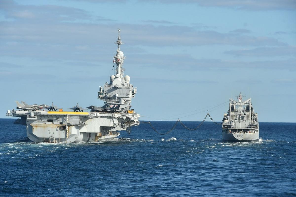  ANTARES - Dernier ravitaillement à la mer entre le BCR Marne et le porte-avions Charles de Gaulle