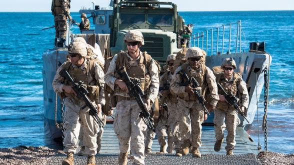 © S. CHARMOILLAUXL/MN - Alligator Dagger, premier exercice amphibie bilatéral de la mission, s’est déroulé du 12 au 21 décembre 2017 au large et dans la région de Djibouti. Il a permis de démontrer l’aptitude à opérer ensemble.