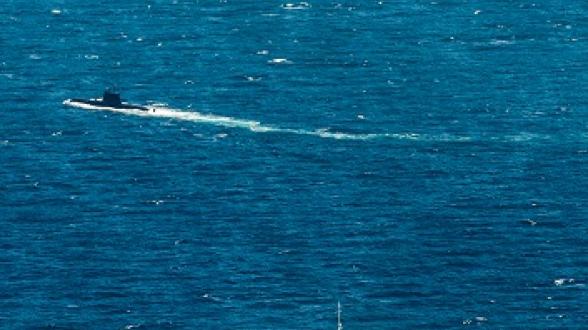 © C. VALVERDE/MN - Dynamic Manta débute. L’Aquitaine navigue en formation avec deux sousmarins engagés dans un entraînement de navigation.
