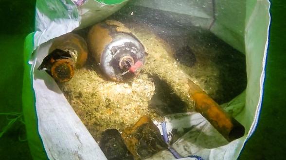 © MN - Les munitions historiques récupérées sont entreposées dans des « Big-bag », puis transportées vers le lieu choisi pour procéder au contre-minage.