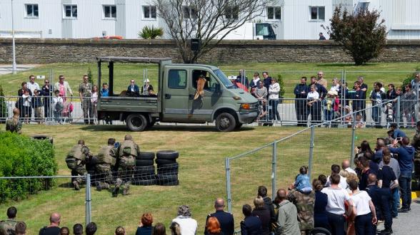Journée du marin 2018 à la base navale de Cherbourg. Ateliers démonstration pour les familles des marins de l'arrondissement maritime.