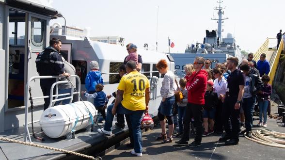 Journée du marin 2018 à la base navale de Cherbourg. Ateliers démonstration pour les familles des marins de l'arrondissement maritime.