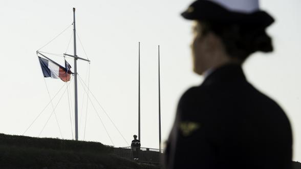 Dans le cadre de la journée du marin 2018, organisée le mercredi 23 mai, une remise de lettre de félicitation et de sabre a eu lieu dans la cour de la préfecture maritime de l'Atlantique après la cérémonie des couleurs.
