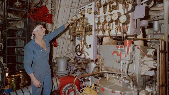 Pendant Prométhée, les hommes et les matériels ont soufferts. Sur les ponts, les températures dépassent les 40° C à l’ombre et descendent rarement en-dessous de 45° en machine. Les taux d’humidité de l’air dans la zone sont supérieurs à 80 %. ©P. LECOMTE/ECPAD/Défense