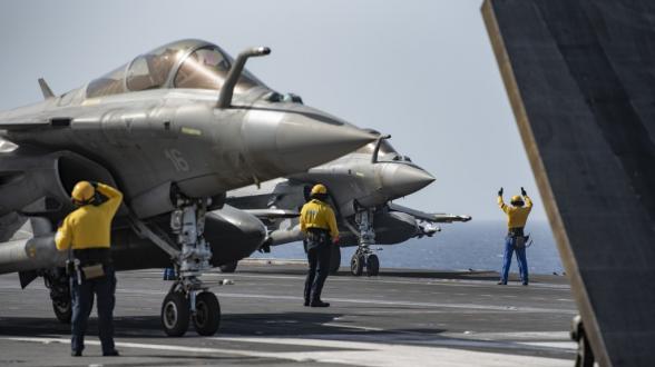  CLEMENCEAU 21 - Premier engagement du groupe aéronaval depuis la mer Rouge au profit de l’opération CHAMMAL