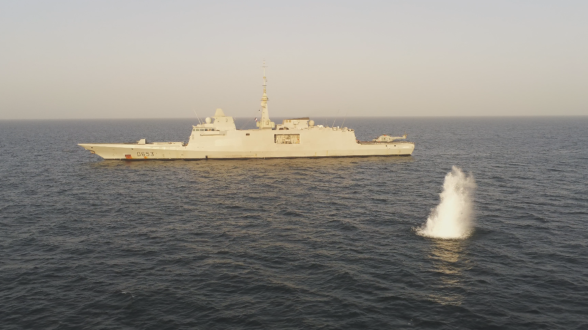 FFEAU - Le détachement du groupe régional d’intervention plongeurs-démineurs en exercice avec la FREMM Languedoc