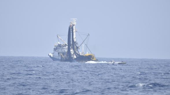 CORYMBE 158 - Le PHM Ducuing apporte son aide à un navire de pêche espagnol