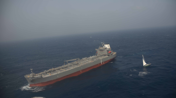 GOLFE DE GUINÉE - Le Falcon 50 M de la Marine nationale basé au sein des Eléments Français au Sénégal à Dakar porte secours à un skipper français et une pirogue capverdienne