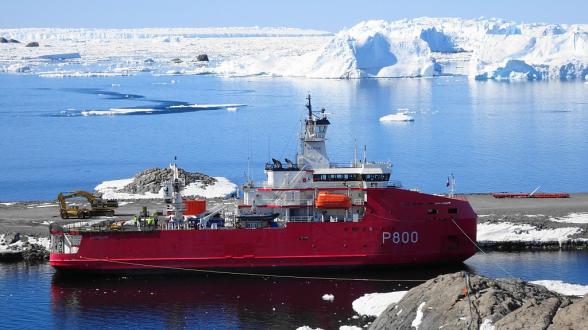 Transmission de témoin entre l’équipage A et l’équipage B de L’Astrolabe