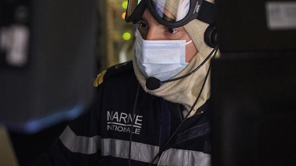 Pour la première fois, la Marine conduit un exercice qui reproduit la diversité des milieux et des champs du combat moderne, en adéquation avec la réalité des menaces actuelles. Polaris 21 intègre les champs cyber avec l’exercice E=MC21 du centre de soutien cyber et électromagnétique.