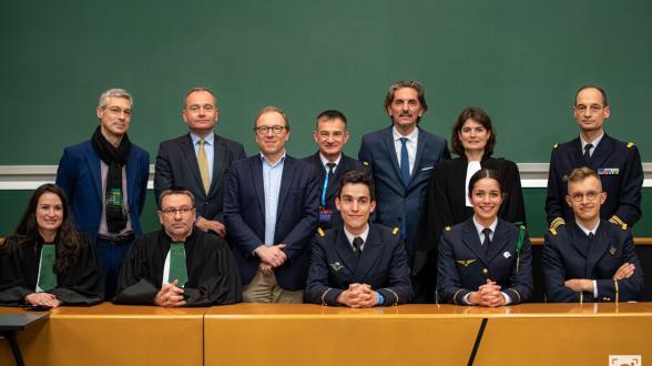 A Toulon, la grande muette n’a jamais été aussi bavarde