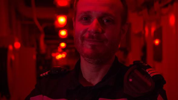 CLEMENCEAU 22 – Lieutenant de vaisseau Anthony, l’homme des ondes du groupe aéronaval 