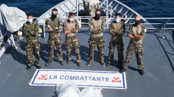  FAA - La Combattante stoppe des trafiquants de stupéfiants entre Sainte-Lucie et la Martinique 