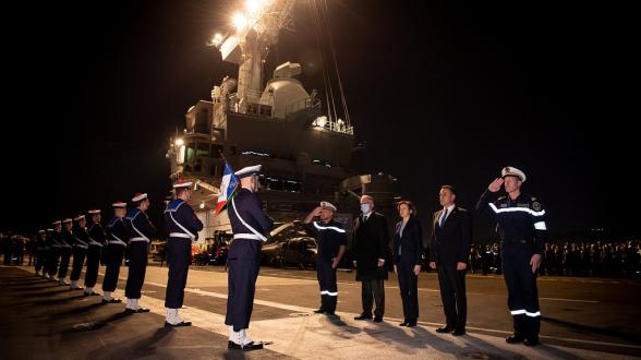 Le 24 mars, la ministre des armées française accueille le président du parlement grec et son homologue grec à bord du porte-avions Charles De Gaulle. Dans un contexte de tensions accrues, le volet opérationnel du partenariat stratégique entre la France et la Grèce a également été renforcé pendant CLEMENCEAU 22.