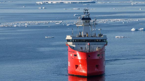 La patrouilleur polaire L’Astrolabe continue de se mobiliser pour l’environnement