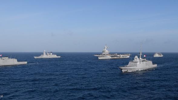 Sous-marin d’attaque, groupe aérien embarqué, frégates, ravitailleur, avions de patrouille maritime, porte-avions, hélicoptères, les 3 000 militaires du groupe aéronaval contribuent simultanément à la maîtrise de vastes espaces aéromaritimes, à l’appréciation autonome de situation et à la projection de puissance.