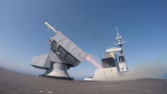 Méditerranée – Tir de missile CROTALE réussi pour la frégate Aconit 