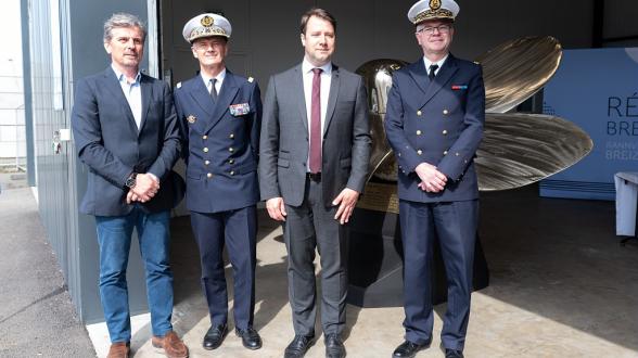 Cérémonie de remise de l’hélice du sous-marin Agosta au profit de la Région Bretagne