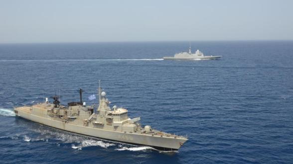 Méditerranée centrale – L’Auvergne s’entraîne avec les forces armées grecques