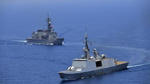 FFEAU - La FLF Surcouf et la frégate japonaise Samidare s’entraînent ensemble dans le golfe d’Aden