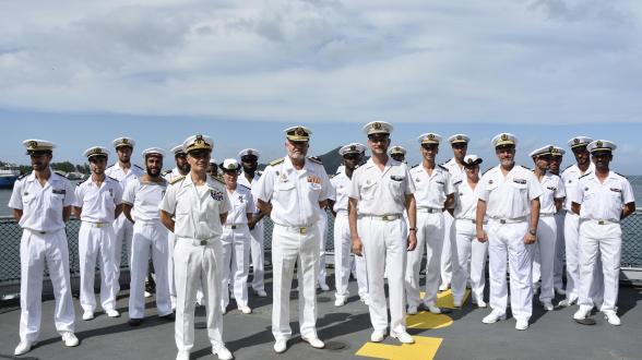 Opération Atalanta :  Le Floréal saisi plus de 8 t de stupéfiants et son équipage se voit décoré de la médaille européenne