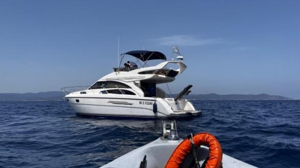 Méditerranée - Le Capricorne porte assistance à une vedette en pleine chasse aux mines
