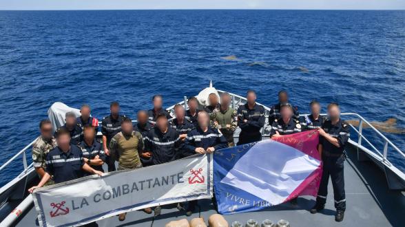 Le patrouilleur Antilles-Guyane La Combattante saisit 20 kg de cannabis  