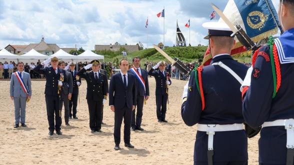 Cérémonie de tradition de l'École des fusiliers marins à Ouistreham