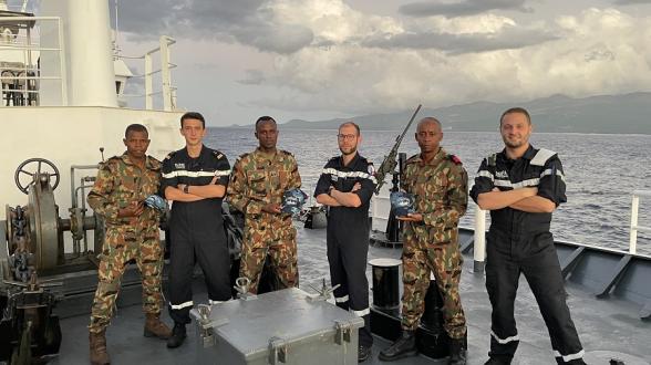 Le Patrouilleur des FAZSOI, Le Malin, a conduit une coopération avec les gardes côtes comoriennes.