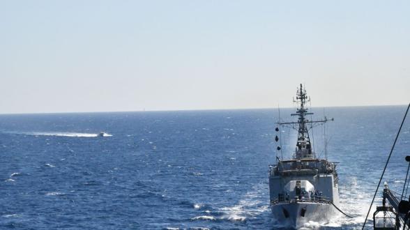 Ravitaillement à la mer : le BCR Marne et le PHM Commandant Birot en flèche !