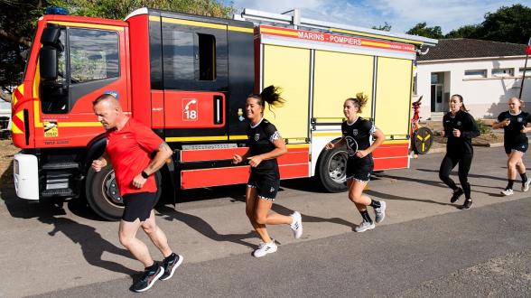 Matinée cohésion des joueuses du Brest Bretagne Handball avec les marins-pompiers de Brest 