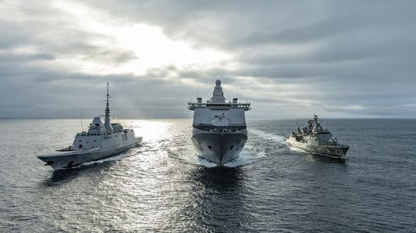 La FREMM Aquitaine rencontre le Task Group OTAN SNMG1 en mer d’Iroise 