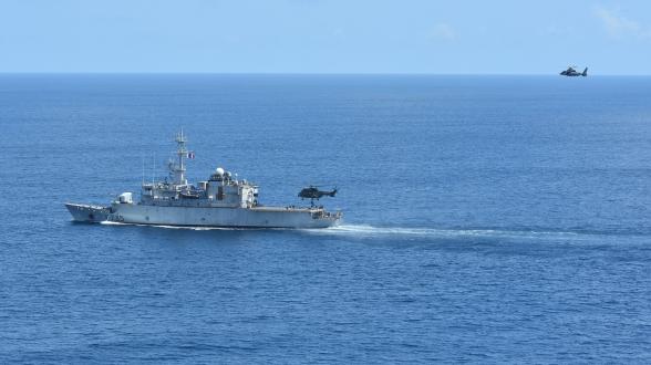 Lutte contre la piraterie : entraînement de la Marine française dans le golfe de Guinée 