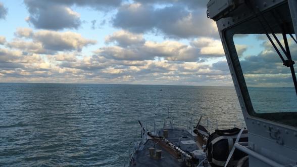  Le Céphée neutralise un obus de la Seconde Guerre mondiale devant le Port de Cherbourg