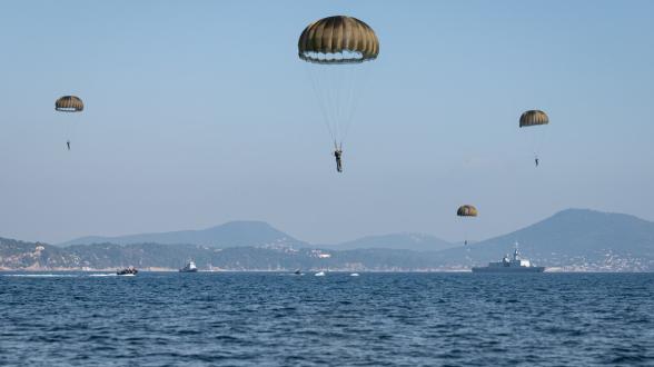 ORION – Exercice d’aérolargage avec les forces spéciales de la Marine nationale