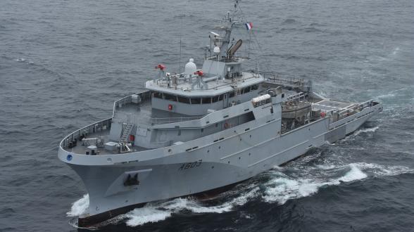  Recueillir du plancton à des fins scientifiques depuis un bâtiment de la Marine : le Rhône contribue à la Mission Bougainville
