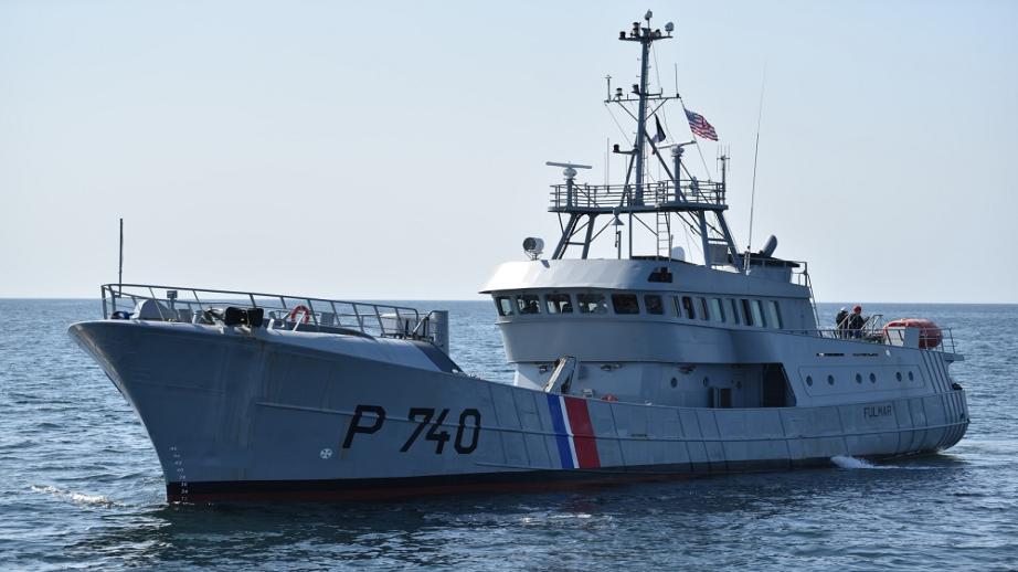 Atlantique Nord-ouest : le Fulmar coopère avec les forces de la région