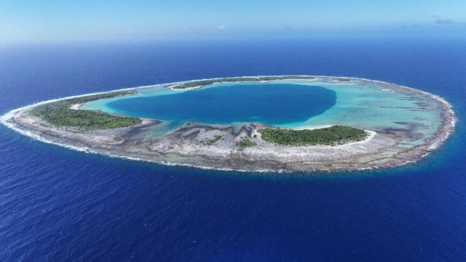 L'atoll Anumurunga où le patrouilleur Arago est en mission de reconnaissance