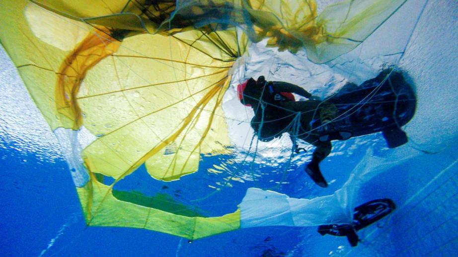 Cessan_Parachute