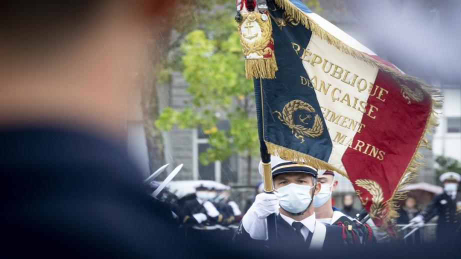 Drapeau des fusiliers marins lors d'une cérémonie