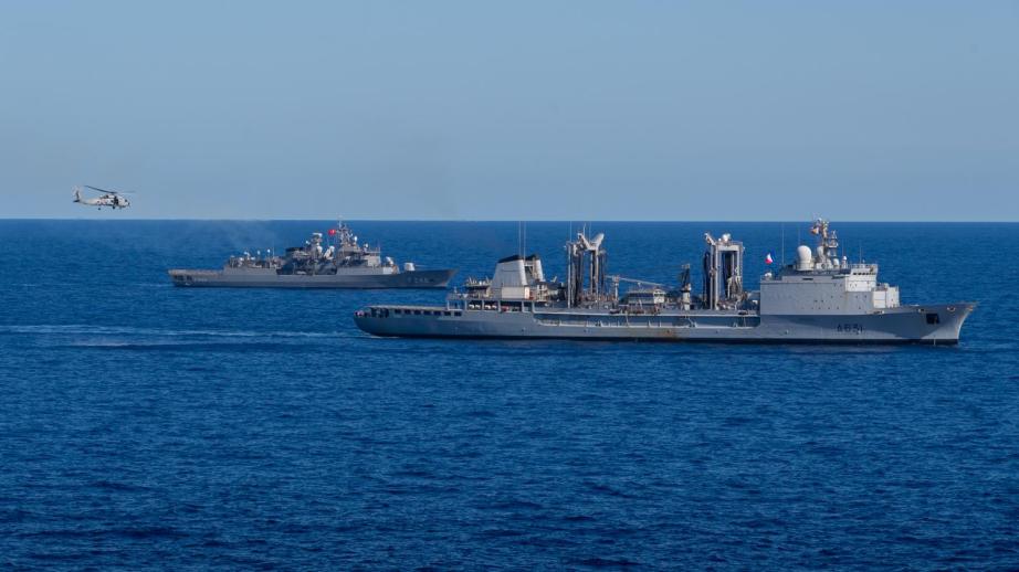 Bâtiment de commandement et de ravitaillement en exercice Neptune Strike