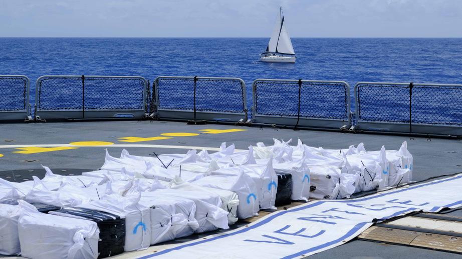 Balots de drogue sur une plateforme hélico