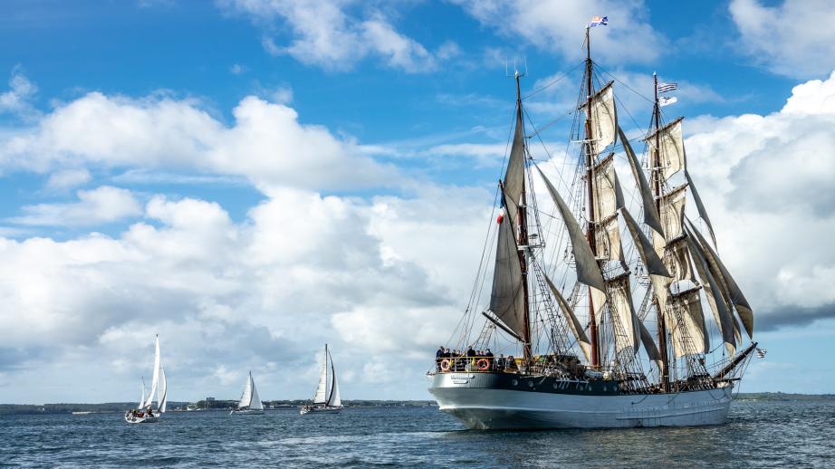 Voilier-école grand trois mats barque Le Français