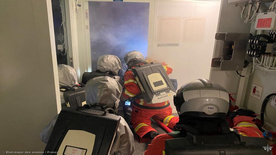 Equipe sécurité lors d'un exercice incendie