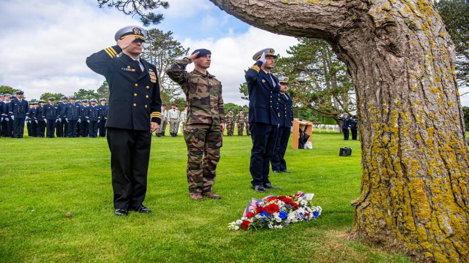 D-DAY Débarquement d’une centaine de militaires sur la plage d’Omaha depuis le Mistral 