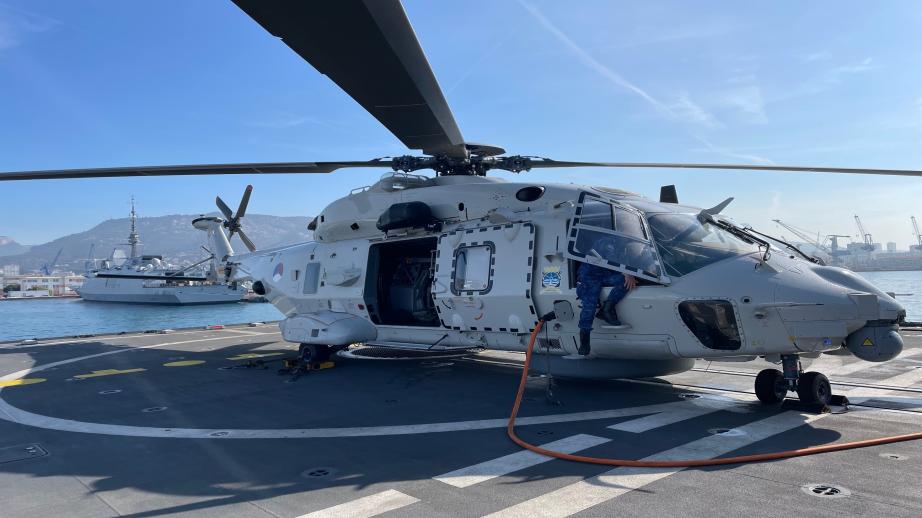 NH90 sur pont d'envol