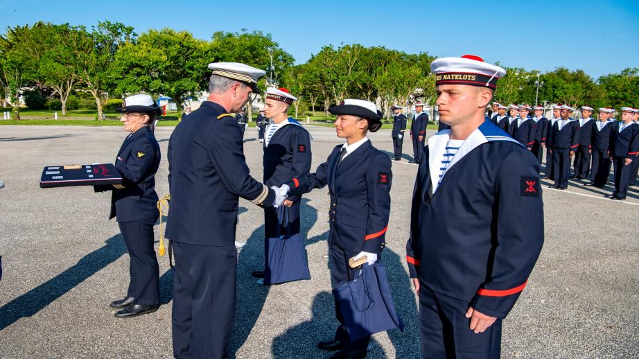 Remise de récompense à des personnels équipages
